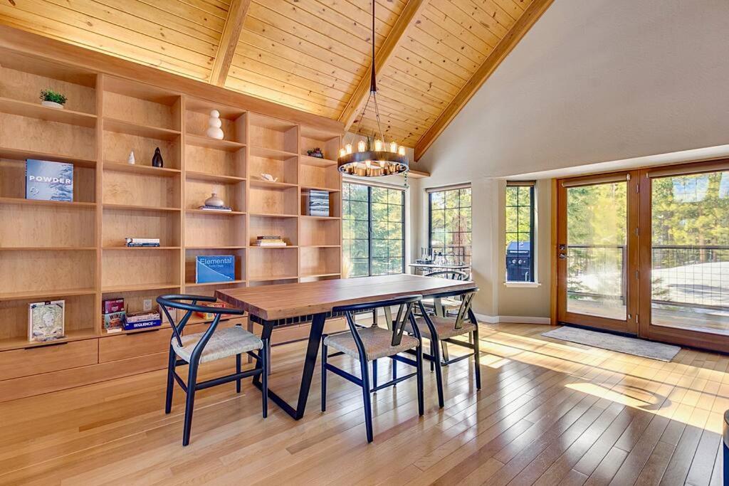 Private Ski, Lake & Golf Chalet! Walk to Lake photo 4