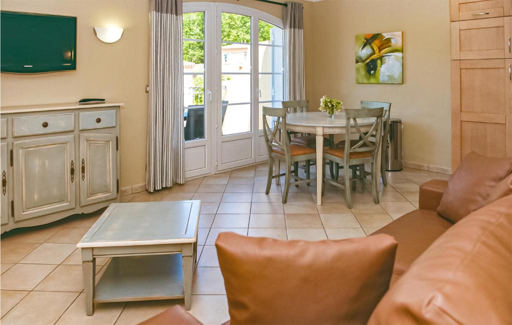 Nice Apartment In Callian With Outdoor Swimming Pool, Wifi And 2 Bedrooms photo 1