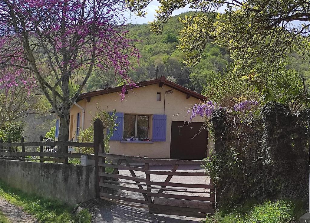 Maison au pied de la montagne photo 4