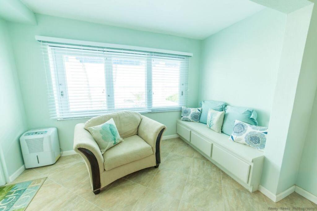 Gorgeous Ocean Views! Welcome to Bella Breeze! BeachFront 2BR 2BA photo 4