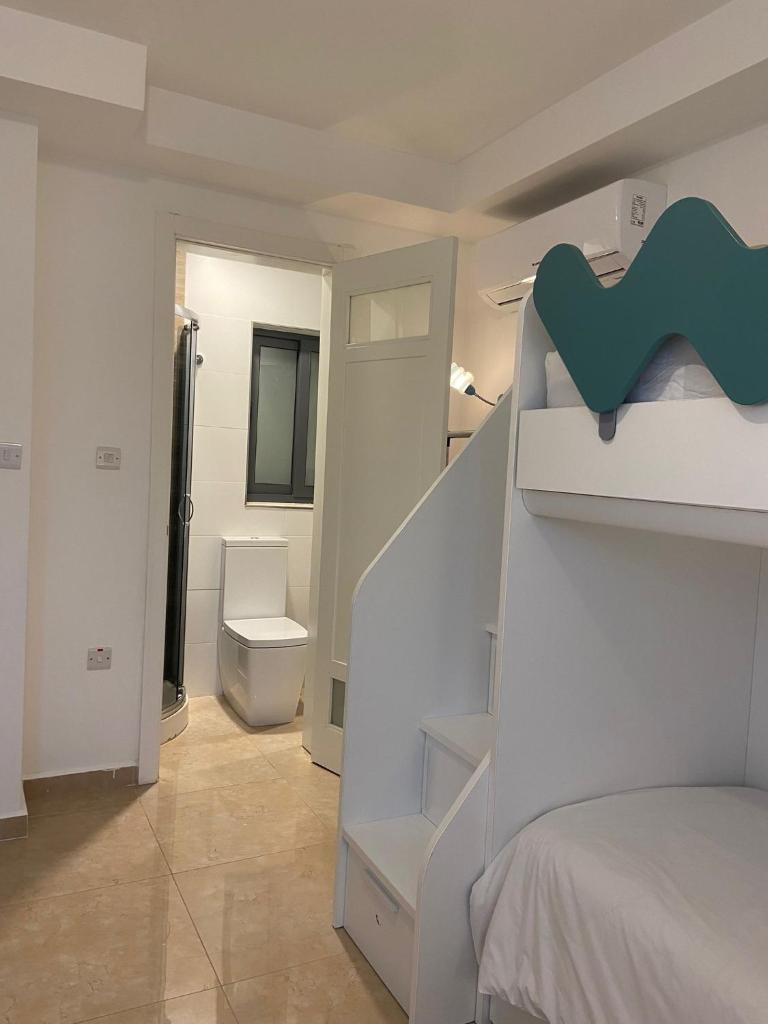 Cozy 2 bedroom Apartment near Seafront photo 3