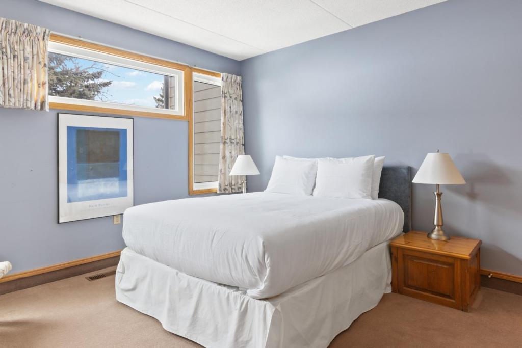 Blue Mountain Ski In Ski Out Resort Condo 2 Level photo 2