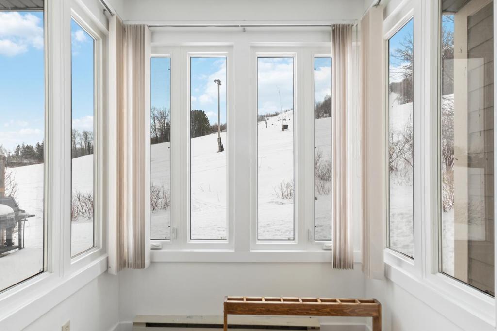 Blue Mountain Ski In Ski Out Resort Condo 2 Level photo 4