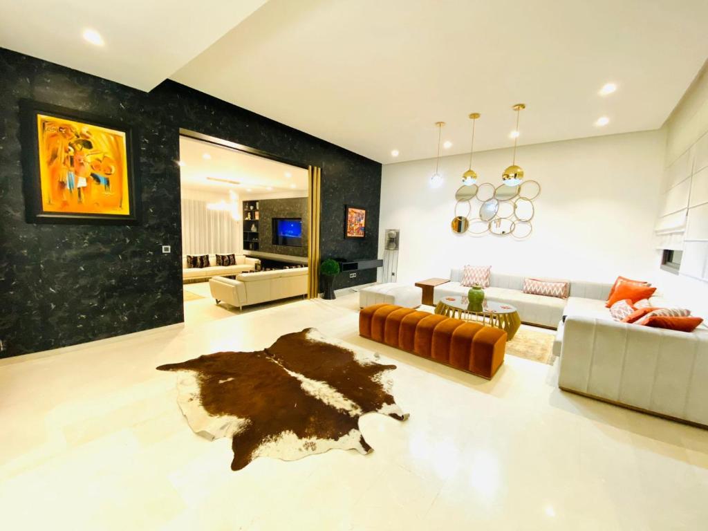 Best location luxury Villa with pool photo 4