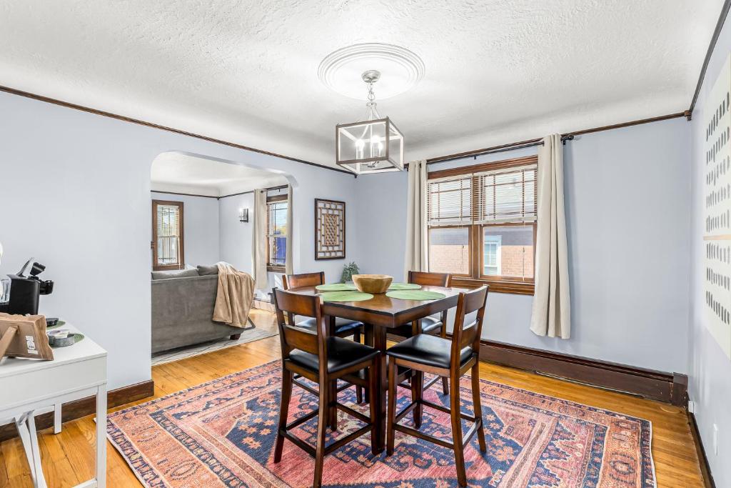 Charming 2 Family Duplex Home - Downtown Royal Oak photo 3
