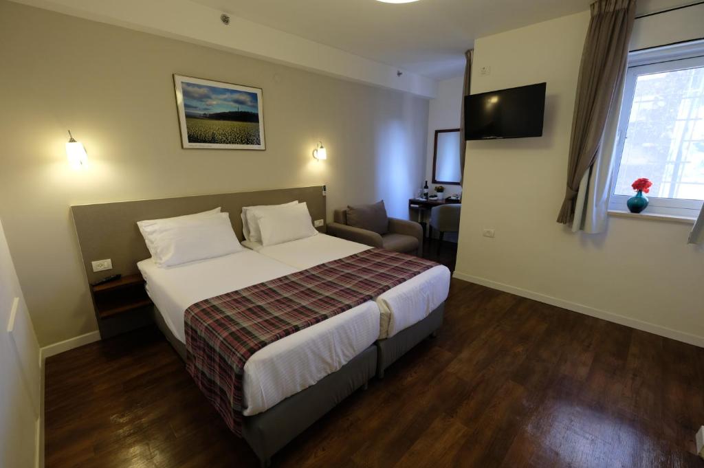 Scots House Hotel Room Type - Twin Room with Garden View Scots House Hotel Room Type - Twin Room with Garden View