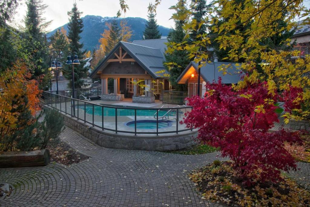 Glaciers Reach by Allseason Vacation Rentals photo 4