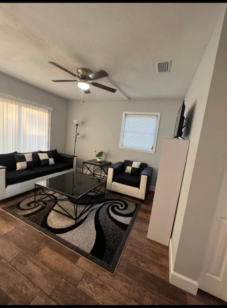 Lopez Place image