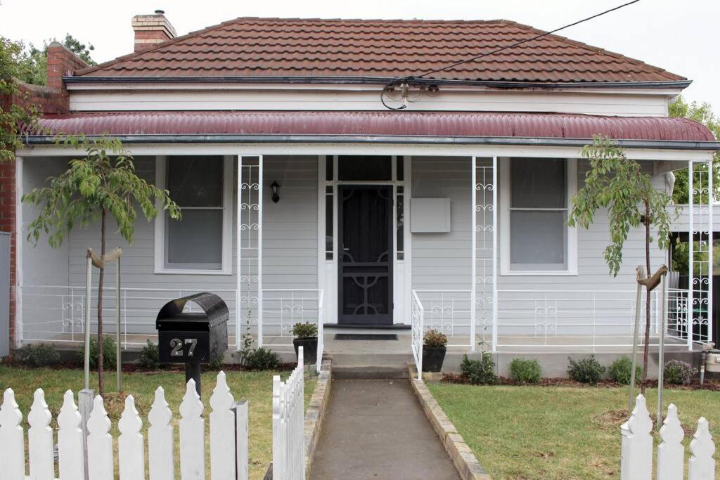 3 Bedroom miners cottage close to CBD and Hospital photo 2