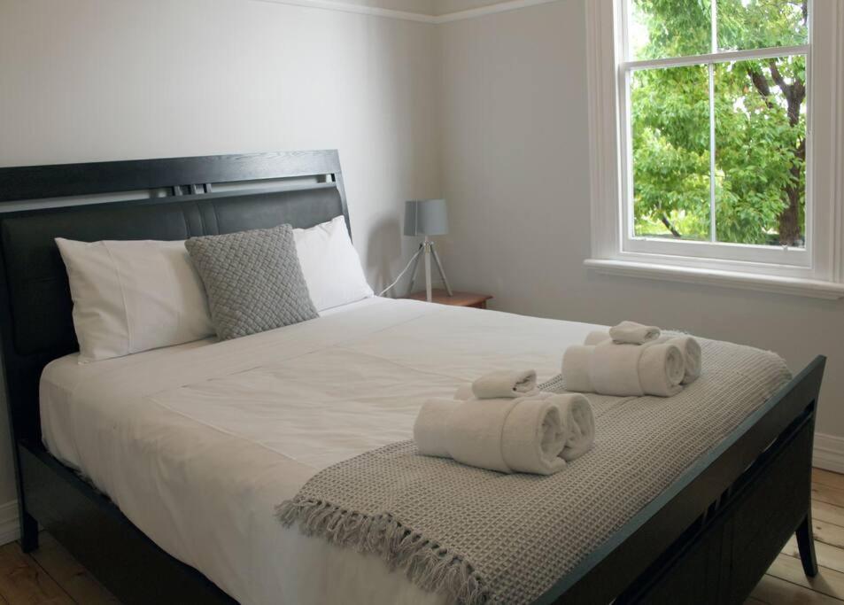3 Bedroom miners cottage close to CBD and Hospital photo 3