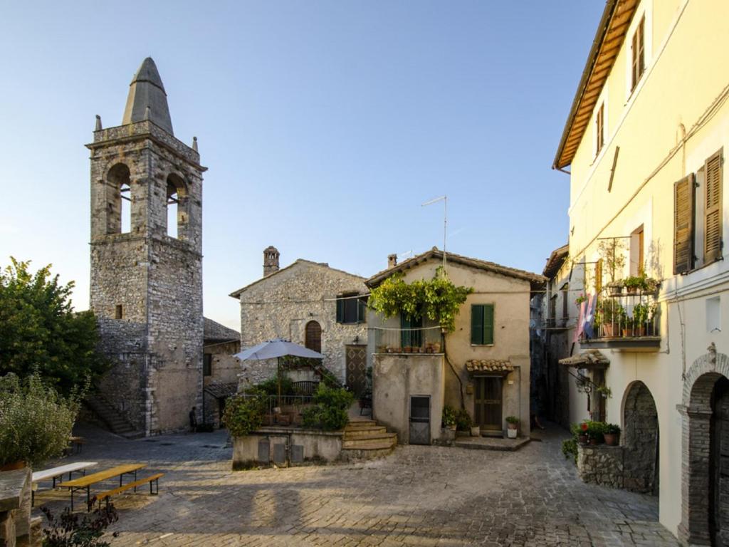 Casa Della Torre In Borgo Medievale