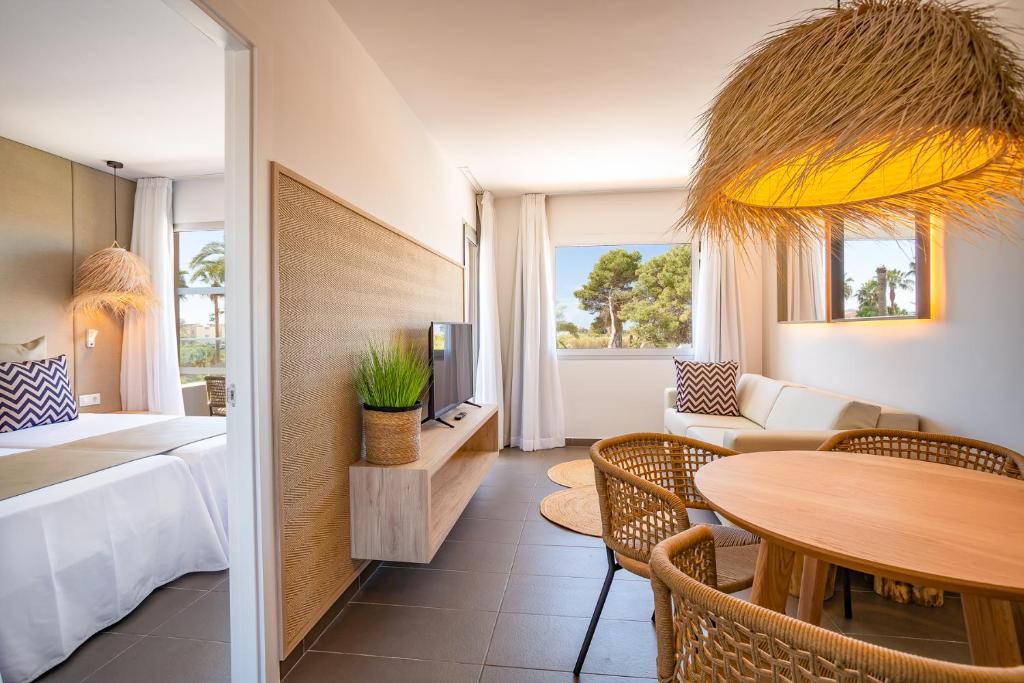 Migjorn Ibiza Suites & Spa photo 2