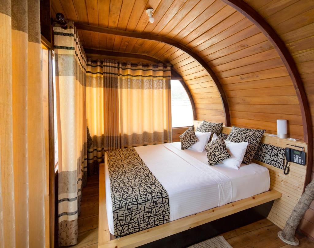 Treehouse Glamping by Glamp Collection photo 4