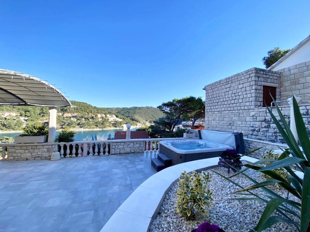 Villa Fjera with a sea view, hot tubs, terrace, BBQ photo 3