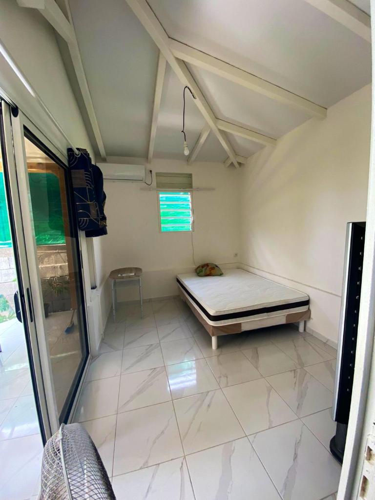 Bungalow d'une chambre a Schoelcher a 500 m de la plage avec jardin clos photo 1