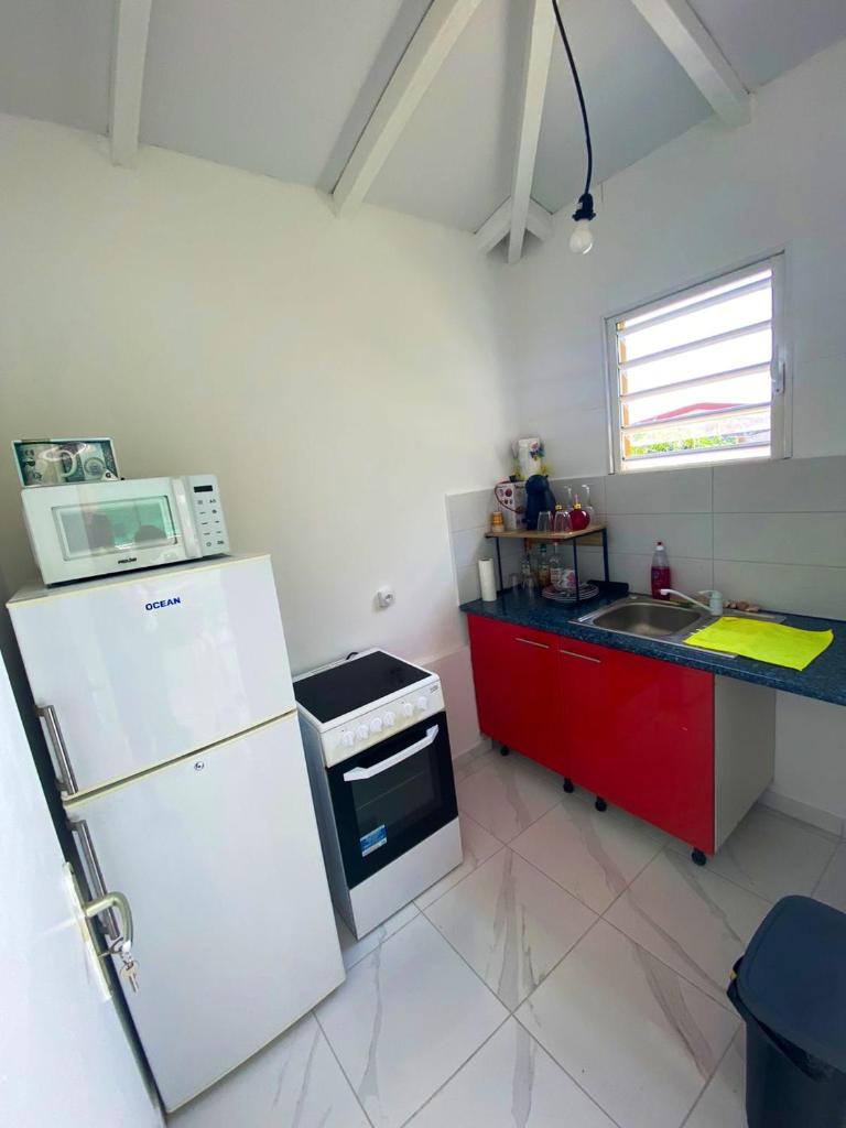 Bungalow d'une chambre a Schoelcher a 500 m de la plage avec jardin clos photo 4