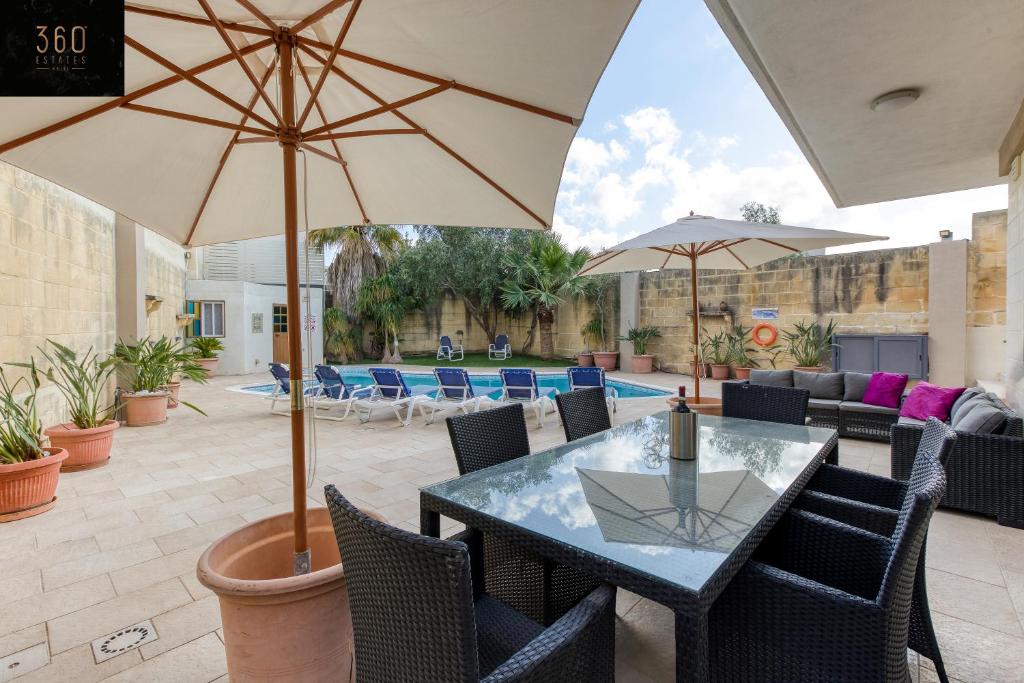 A beautiful 4BR villa with private pool & deck by 360 Estates photo 3