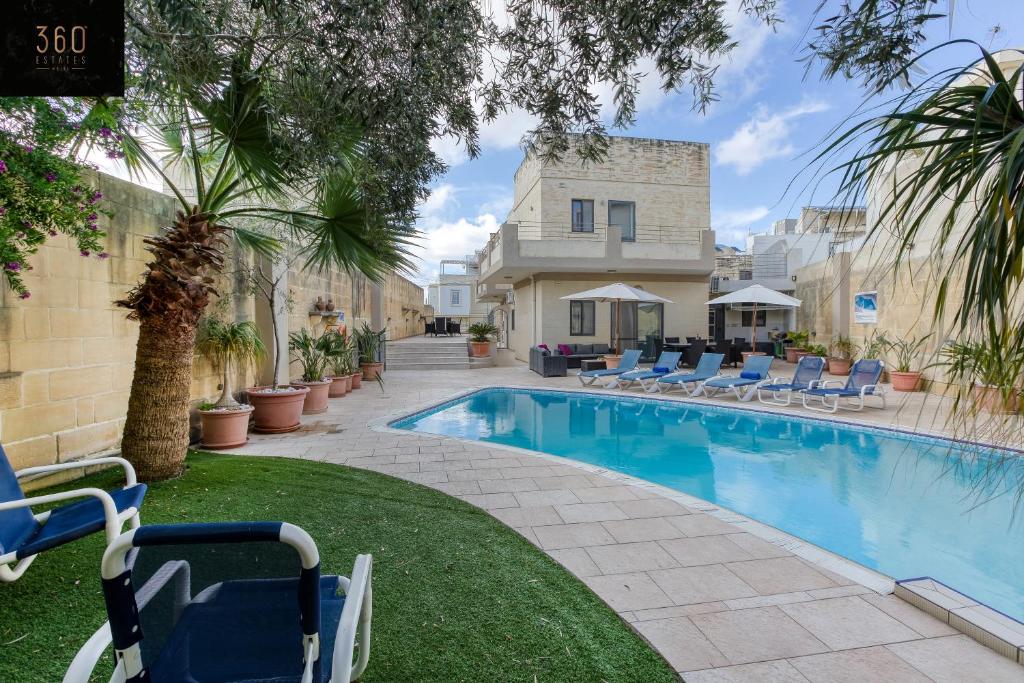A beautiful 4BR villa with private pool & deck by 360 Estates
