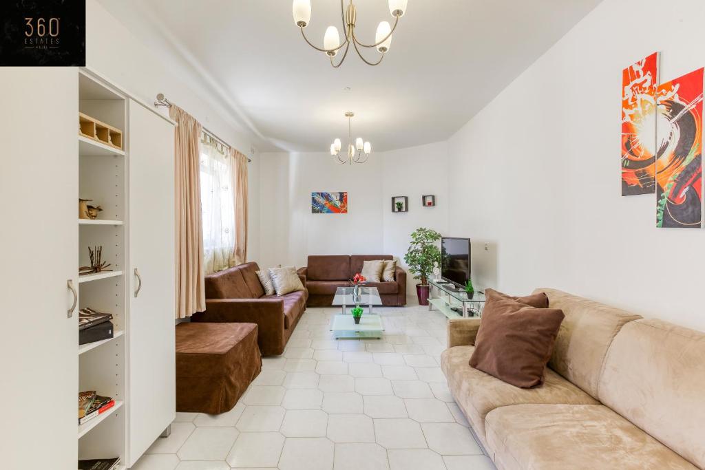 A beautiful 4BR villa with private pool & deck by 360 Estates photo 1