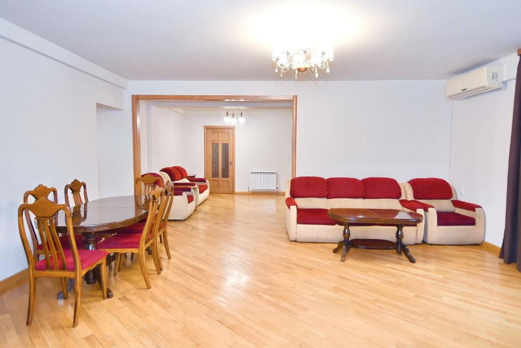 Prime Apartment 2 Bedrooms 2 Bathrooms (145 sq m)With Balconies,On Northern Avenue photo 3