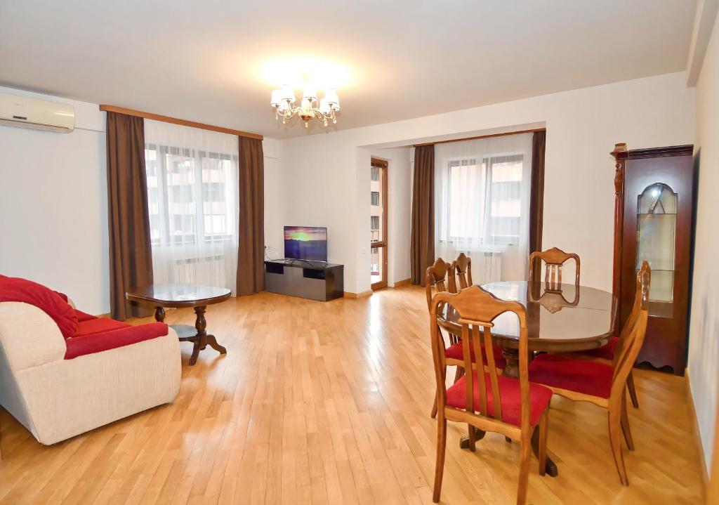 Prime Apartment 2 Bedrooms 2 Bathrooms (145 sq m)With Balconies,On Northern Avenue photo 2