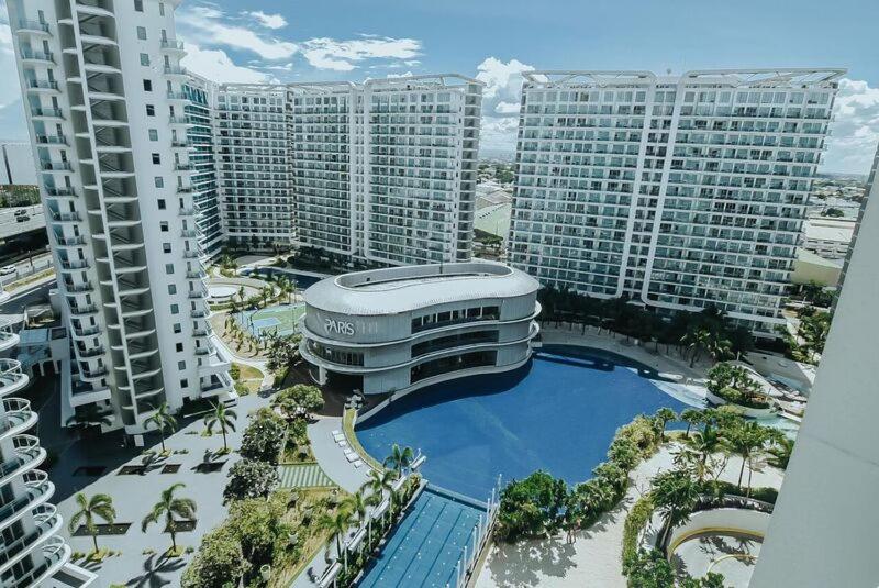 Azure Urban Resort Residences - The Paris Hilton Beach Club photo 4