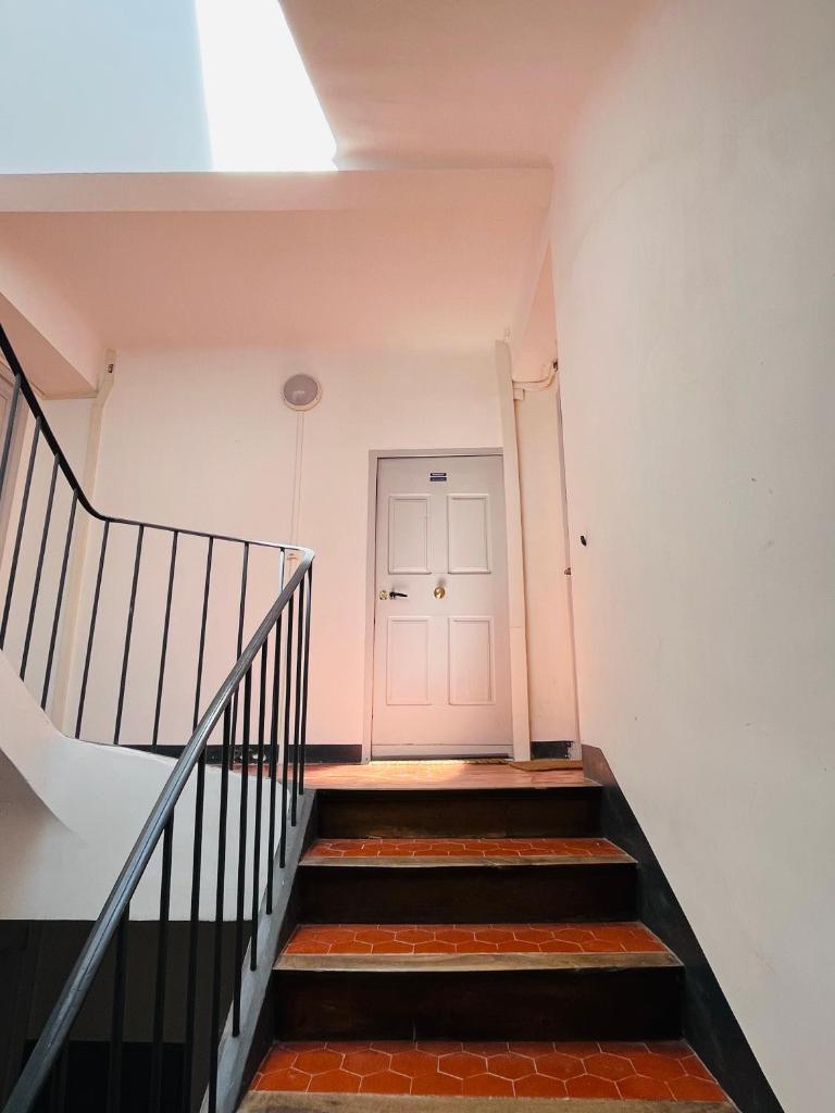 Les Glycines, charmant studio au calme dans bâtisse de Maître proche centre ville (Les Glycines, charmant studio au calme dans batisse de Maitre proche centre ville) - 스튜디오 아파트