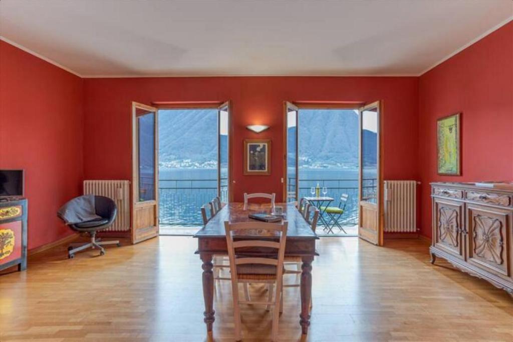Paolo's Home - overlooking the Lake photo 2
