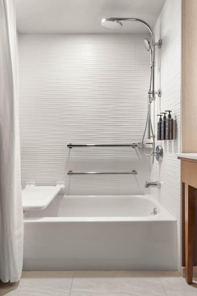 Delta Hotels by Marriott Midwest City at the Reed Conference Center photo 4