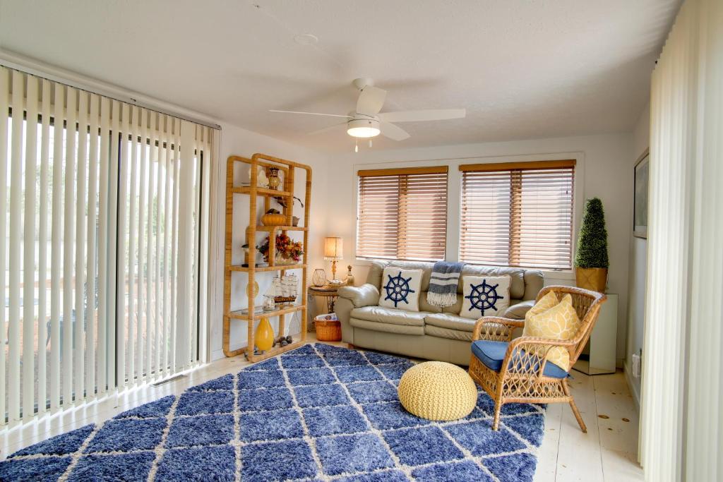 Charming Cape Cod Summer Home, 2 Mi to Beach! photo 2
