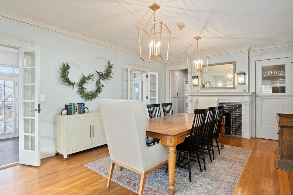 Charlie Bird Parker Suite at Southmoreland on the Plaza image