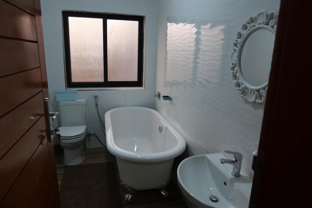 Lolani Apartments photo 3
