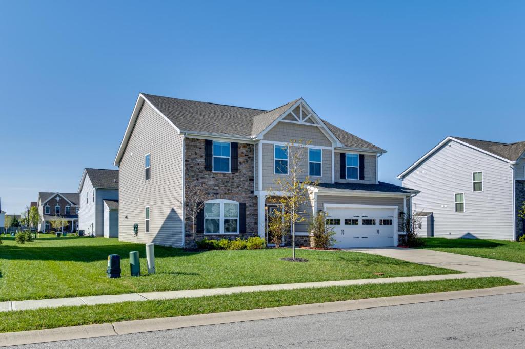 Spacious Home with Fireplace - Near Golf! photo 1