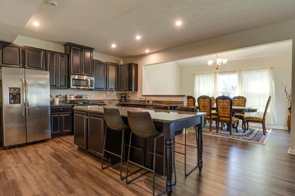 Spacious Home with Fireplace - Near Golf! photo 2