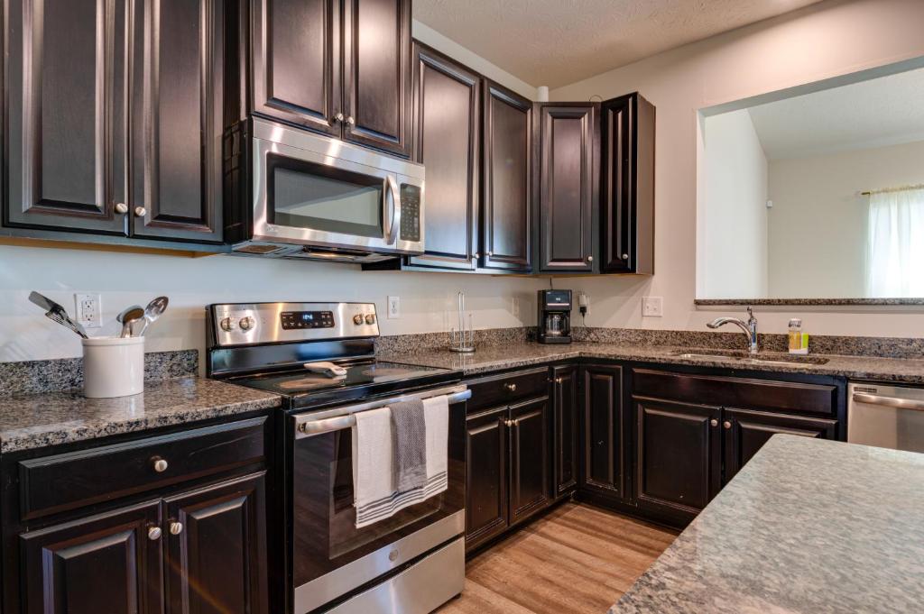 Spacious Home with Fireplace - Near Golf! photo 4