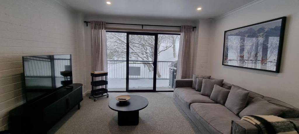 Cedarwood Apartments photo 3