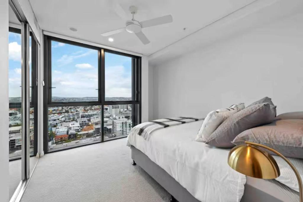 New 3 Bed Penthouse Resort style complex
