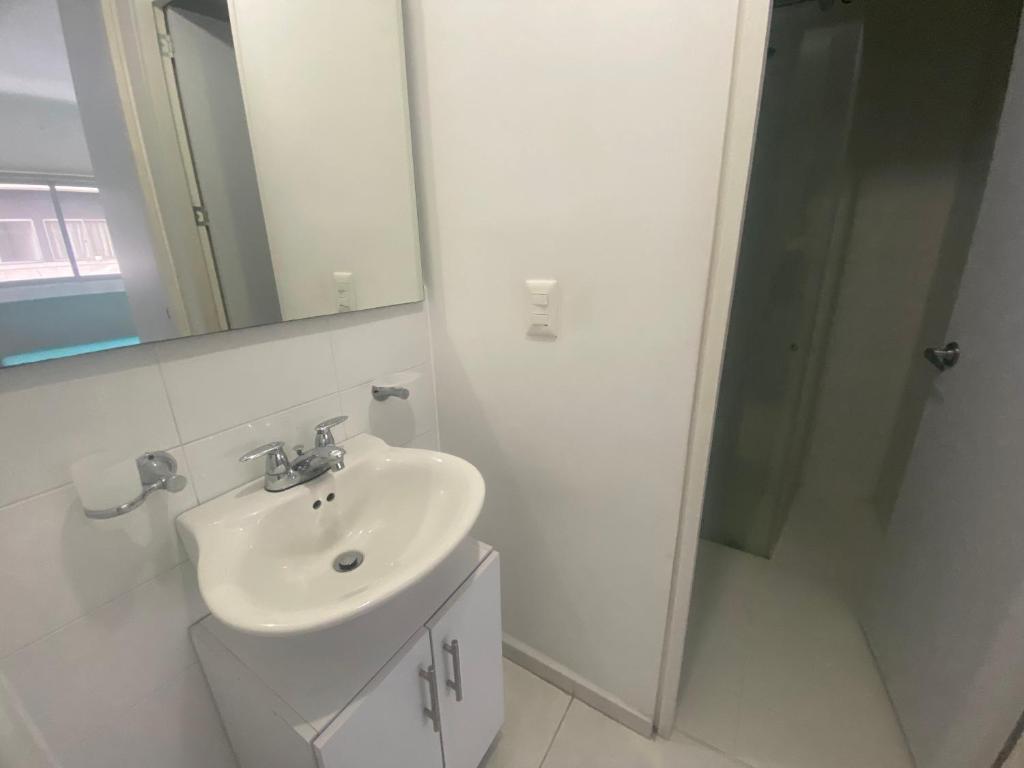 HABITACION CON BAÑO PRIVADO PARA 1 O 2 PERSONAS photo 1
