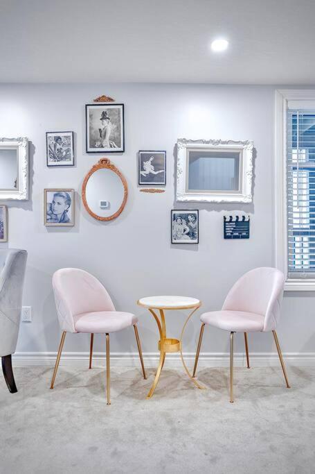 Elegant Elora Home with Stylish Décor photo 2