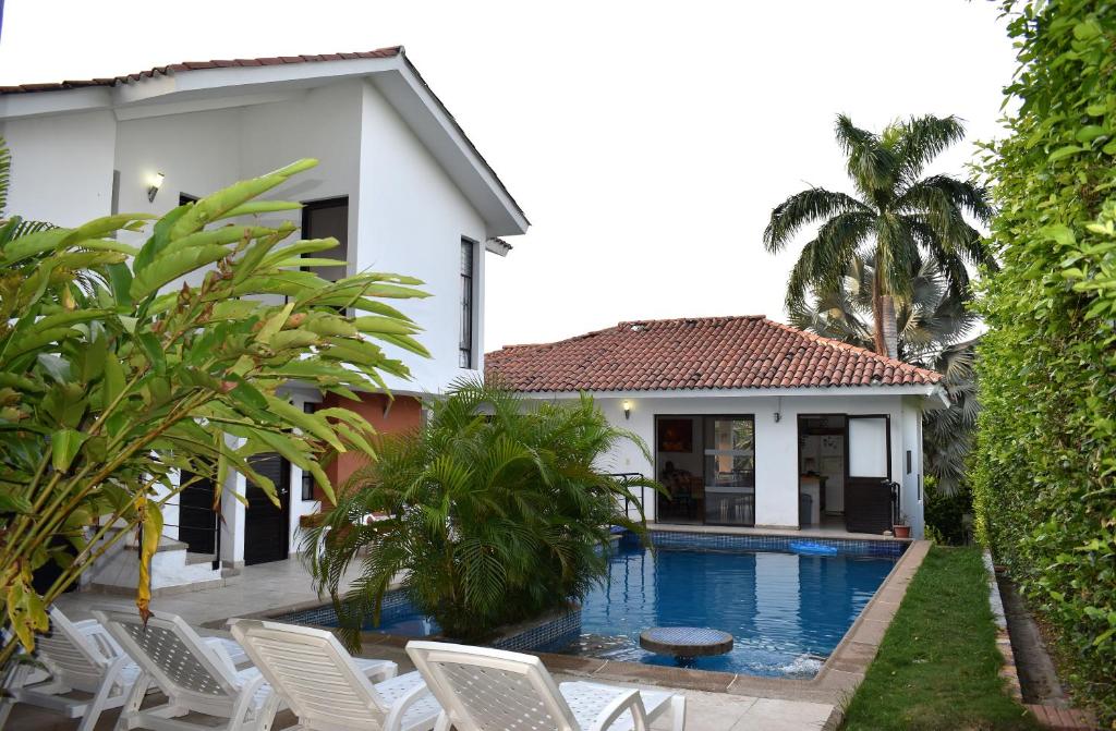 CASA VACACIONAL con auxiliar doméstica INCLUIDA EN EL PRECIO TODO PARA DESCANSAR EN GIRARDOT photo 4