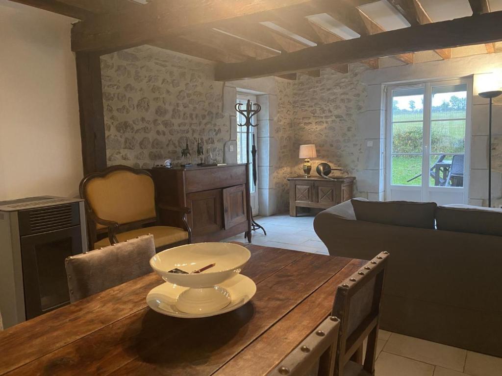 Gîte Saint-Priest-d'Andelot, 2 pièces, 2 personnes - FR-1-489-410 photo 3