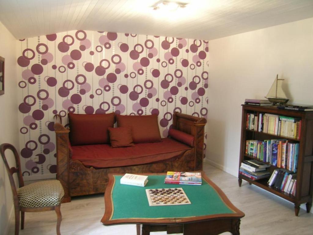 Gîte Saint-Priest-d'Andelot, 3 pièces, 4 personnes - FR-1-489-407 photo 2