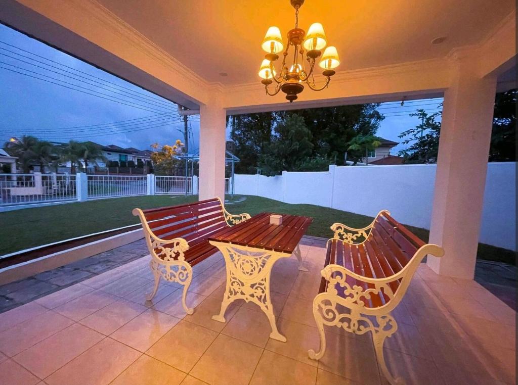 Casablanca Holiday Home with BBQ Pit photo 4