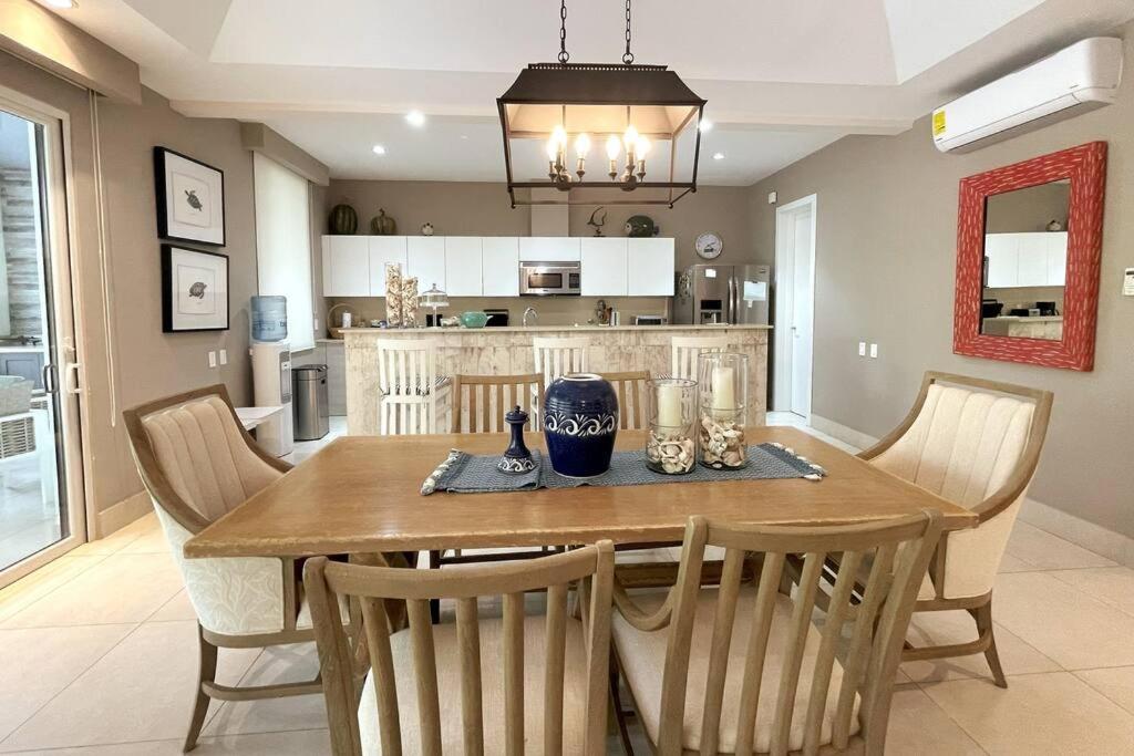 Laguna Lake House - Private Pool - Sleeps 12 - Elegant photo 4