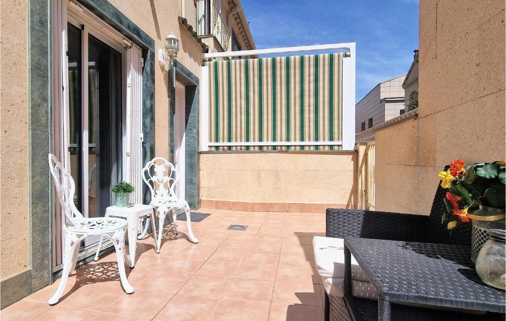 Nice Apartment In La Mata With Wifi And 2 Bedrooms photo 2