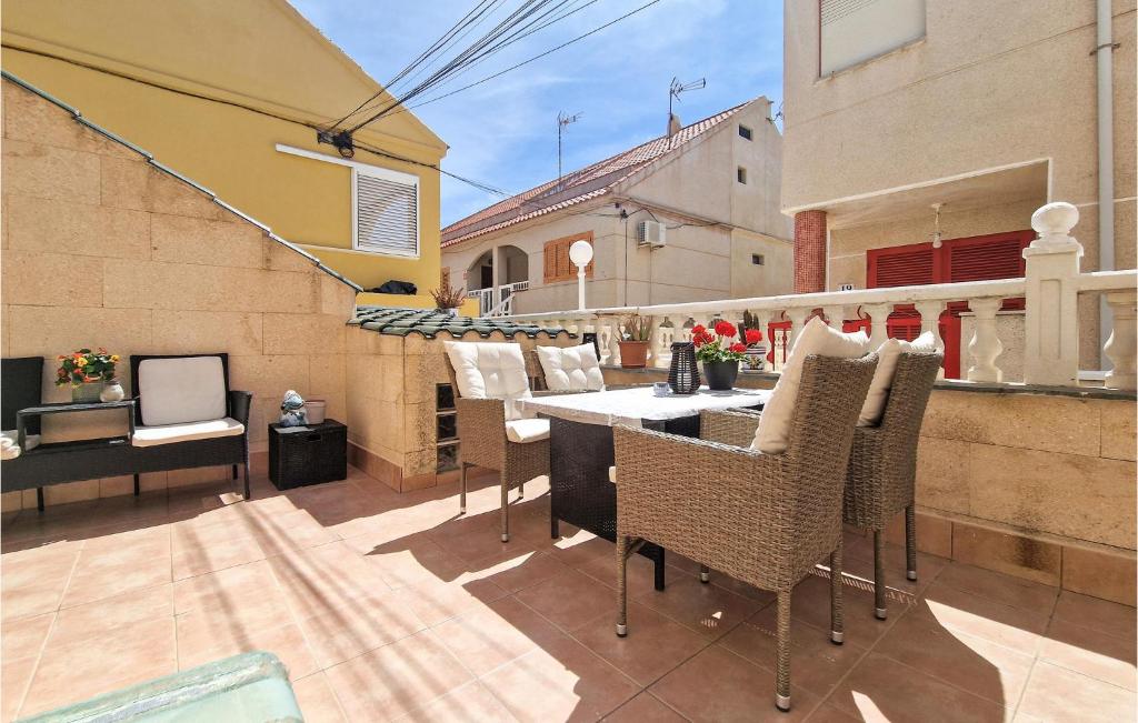 Nice Apartment In La Mata With Wifi And 2 Bedrooms photo 4