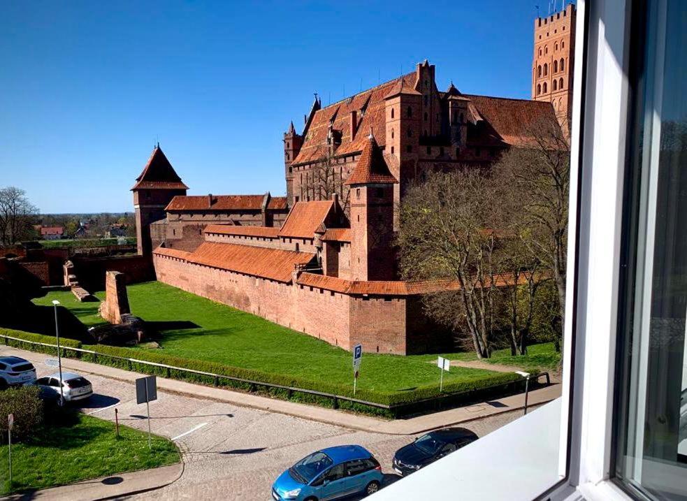 Widok Zamku o poranku photo 1