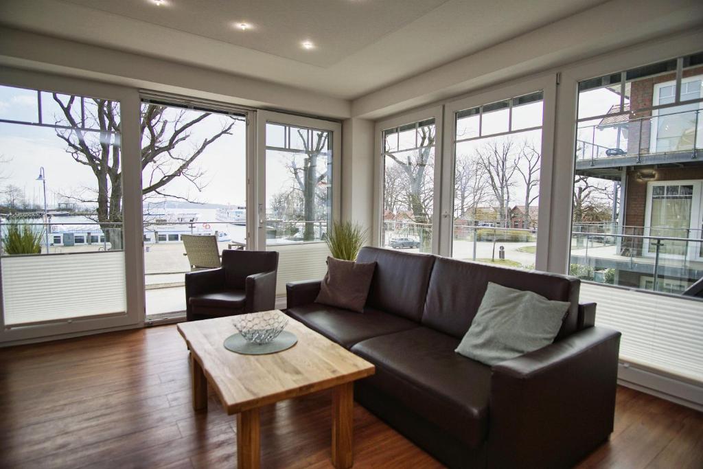 hafennahe Ferienwohnung mit Meerblick - Hafenresidenz Lauterbach FeWo 2-3 photo 1