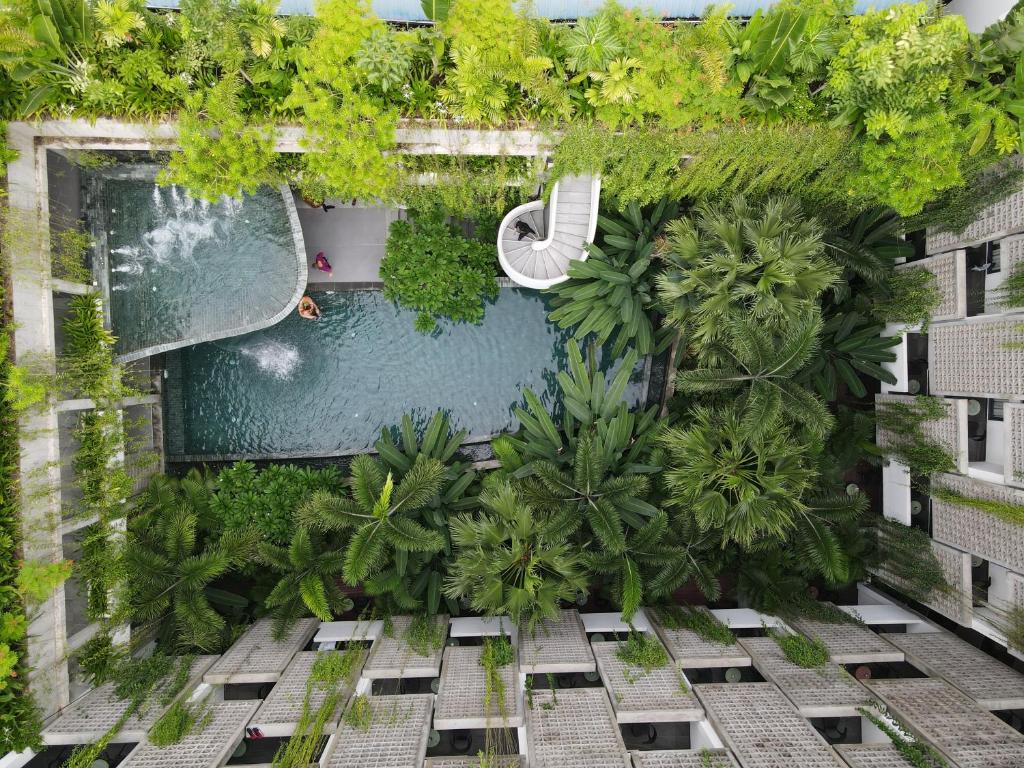 Baitong Hotel & Resort - Tap to explore photos