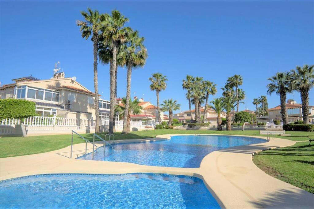 Spacious ground floor apartment overlooking the beautiful communal pool photo 1